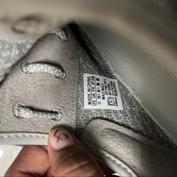 Authentic | Yeezy boost 350

AGATE GRAY/MOONROCK - Picture 3 of 9